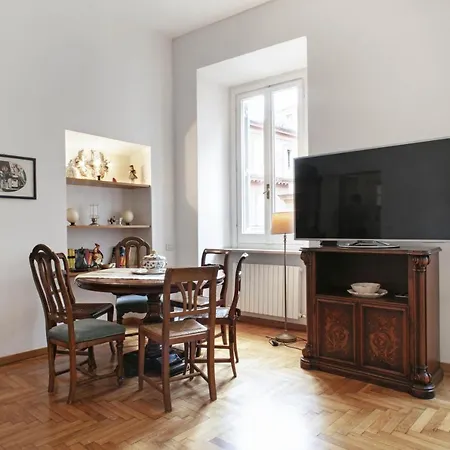Trevi Fountain Apartment-2